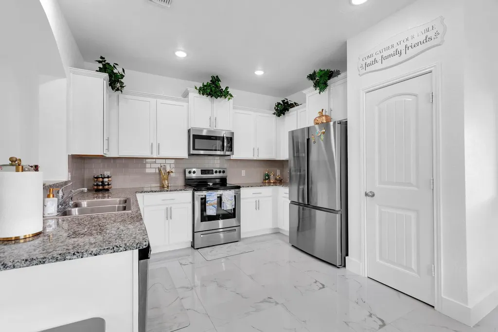 119 Beth Ann Loop Taylor TX 76574