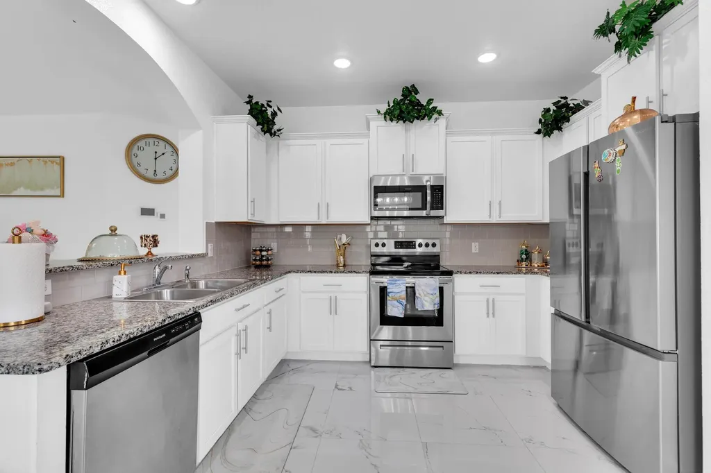 119 Beth Ann Loop Taylor TX 76574