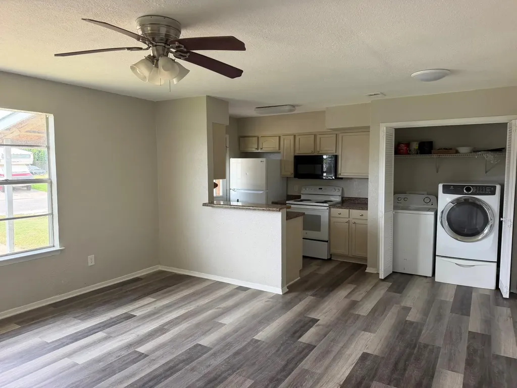 512 Lenora Drive Taylor TX 76574