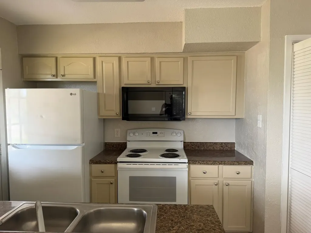 512 Lenora Drive Taylor TX 76574
