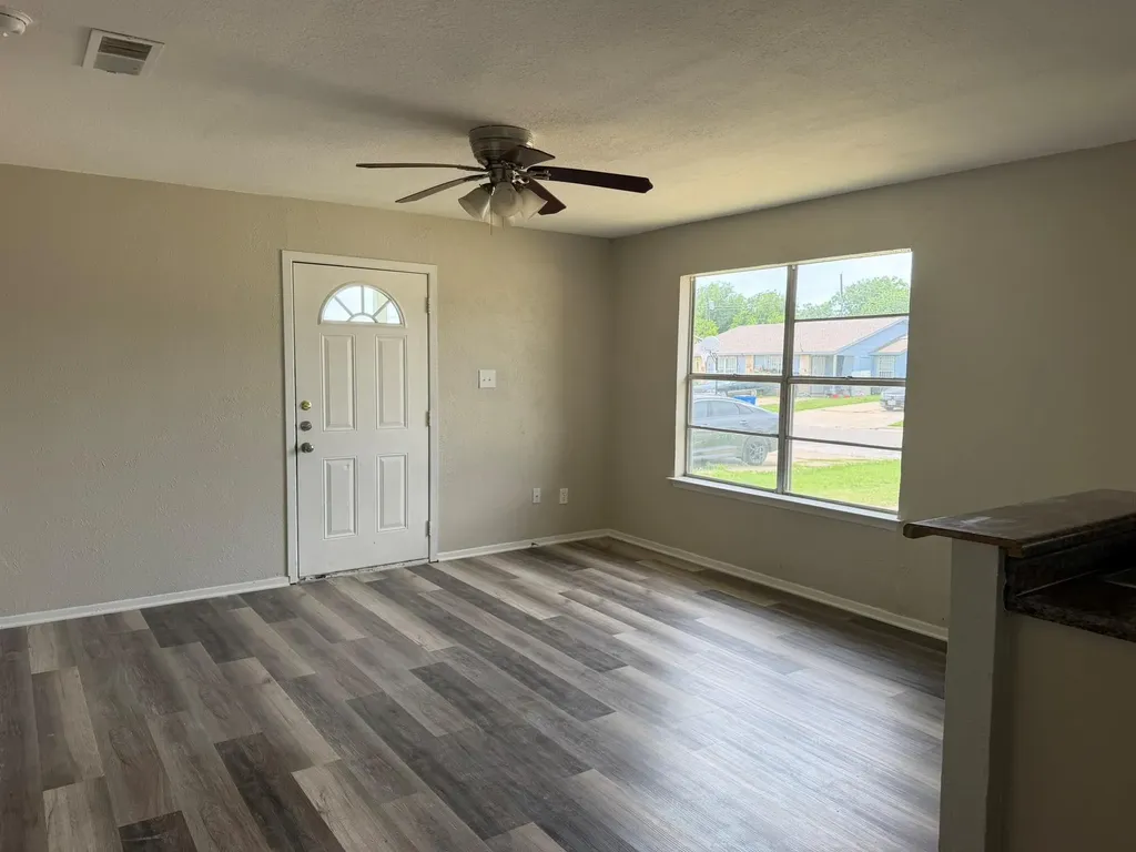 512 Lenora Drive Taylor TX 76574