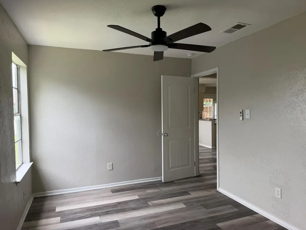 512 Lenora Drive Taylor TX 76574
