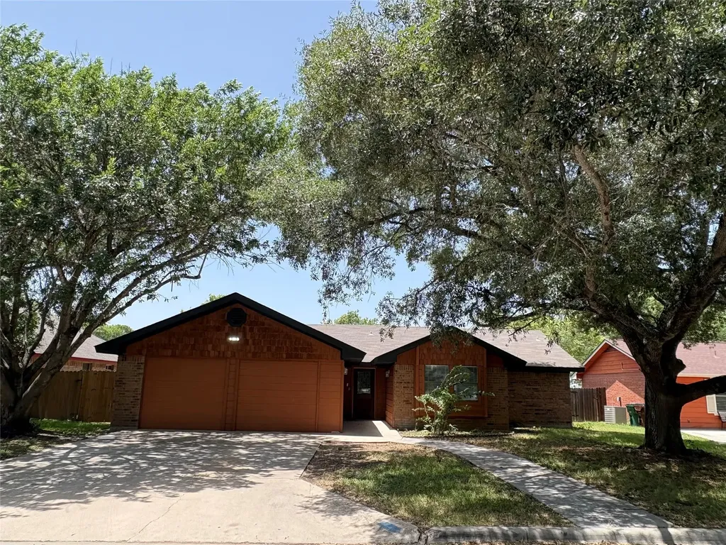 1009 Bowie Street Lockhart TX 78644