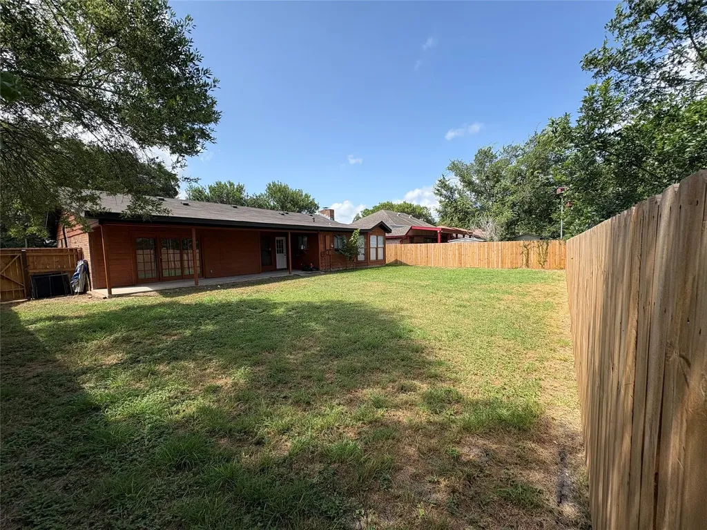 1009 Bowie Street Lockhart TX 78644