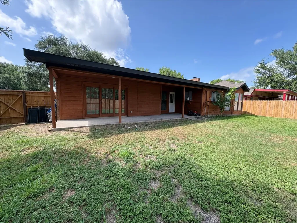1009 Bowie Street Lockhart TX 78644