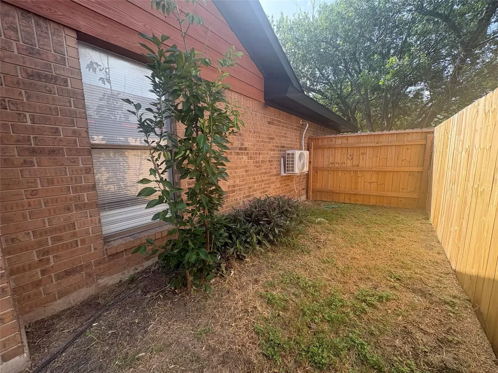 1009 Bowie Street Lockhart TX 78644