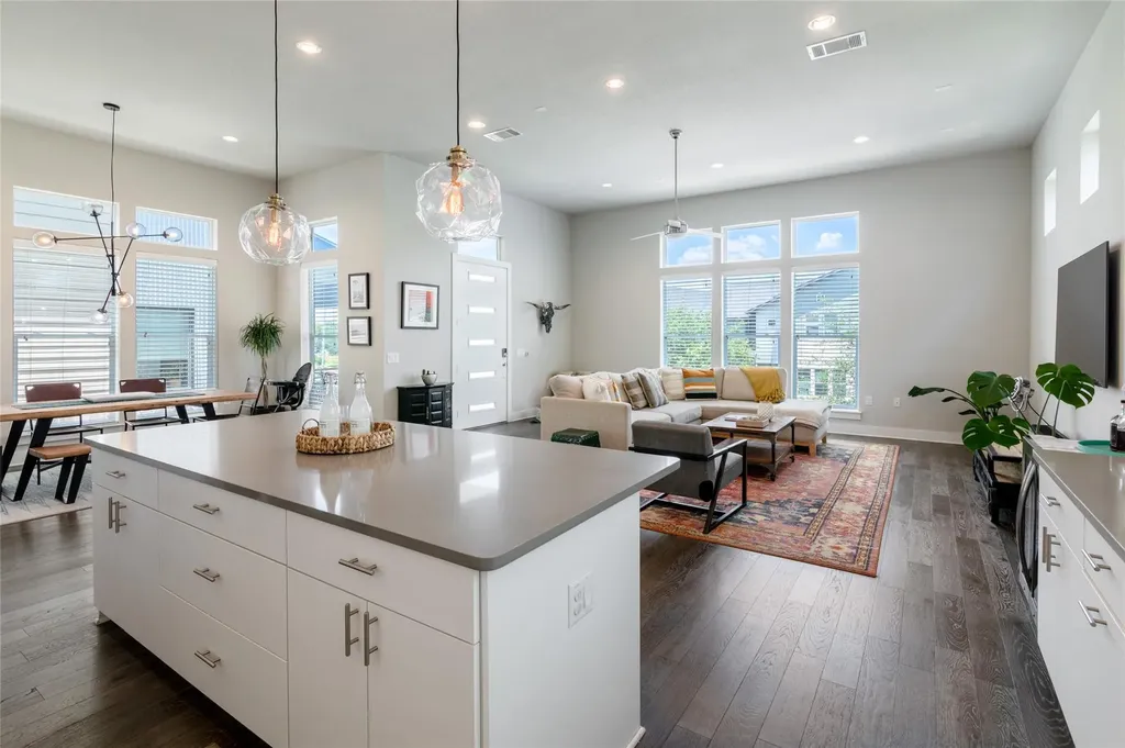 6025 Seville Drive Austin TX 78724