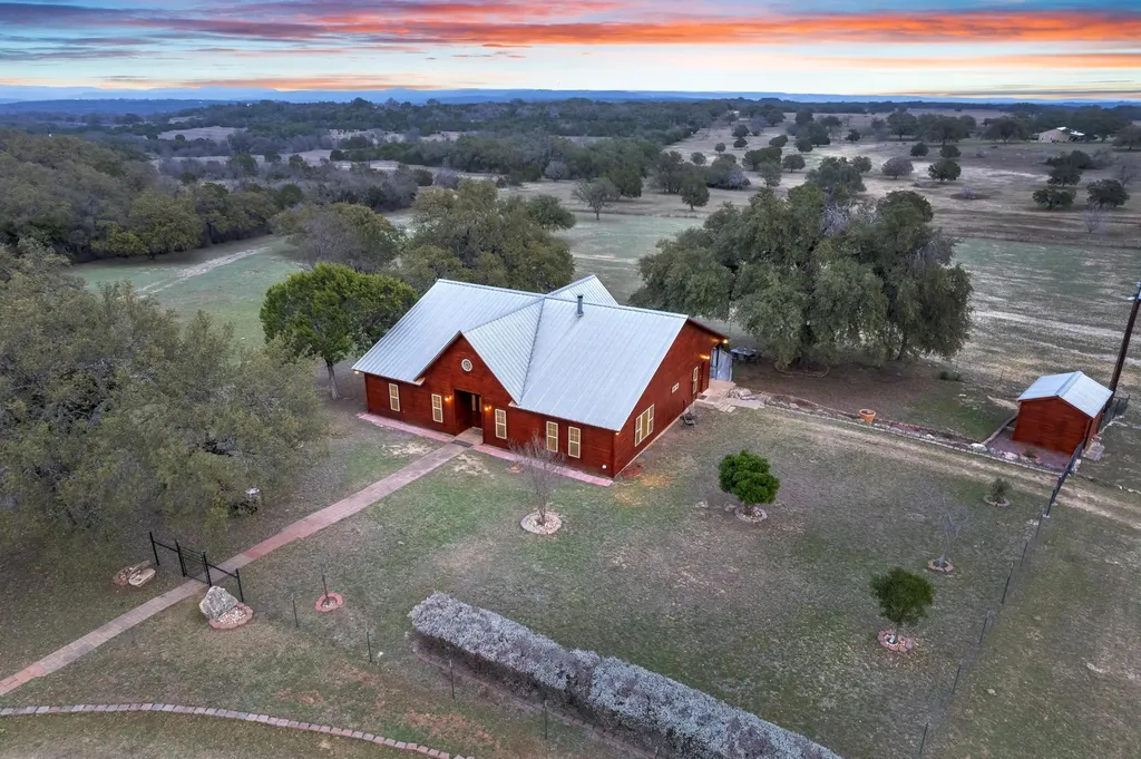 117 County Road 407 Spicewood TX 78669