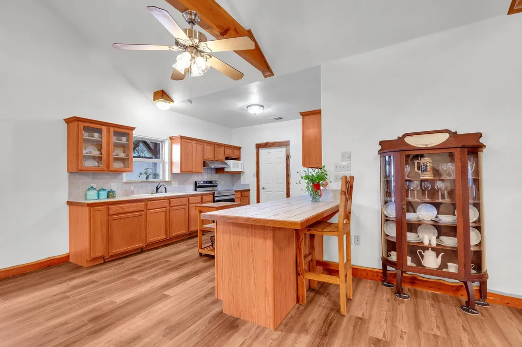 117 County Road 407 Spicewood TX 78669