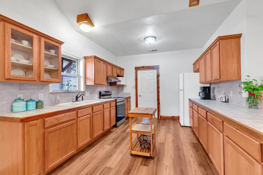 117 County Road 407 Spicewood TX 78669