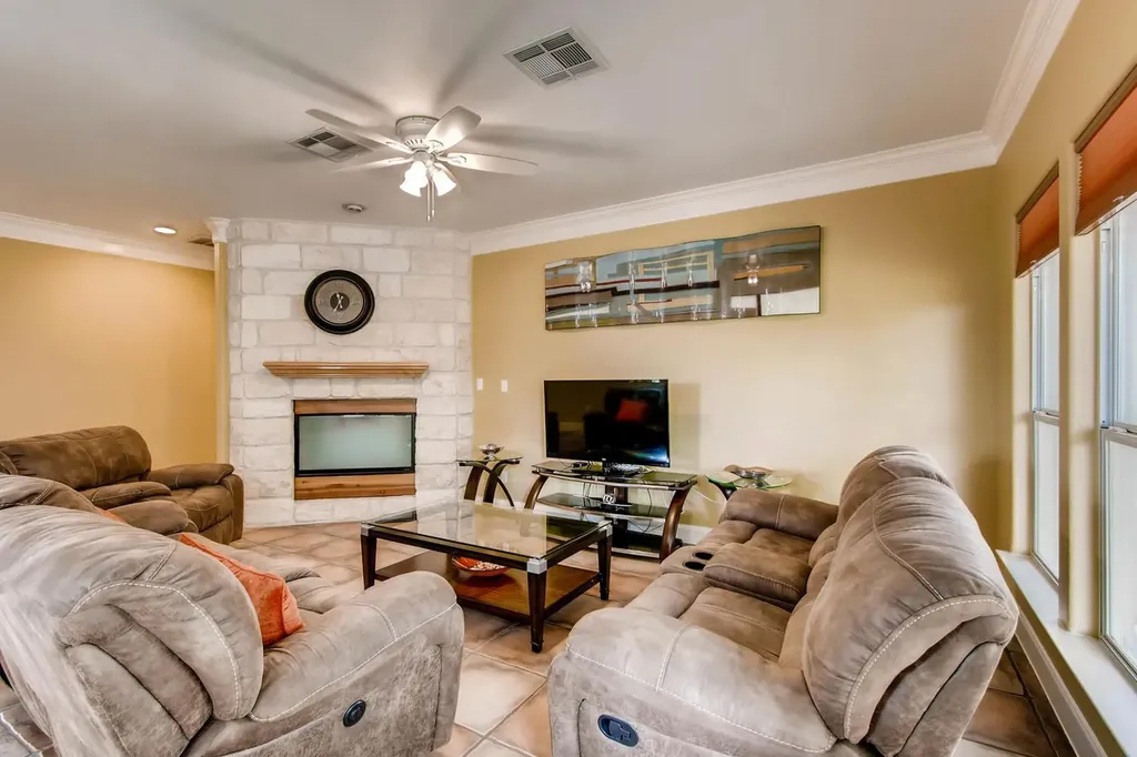 6914 Thorncliffe Drive Austin TX 78731