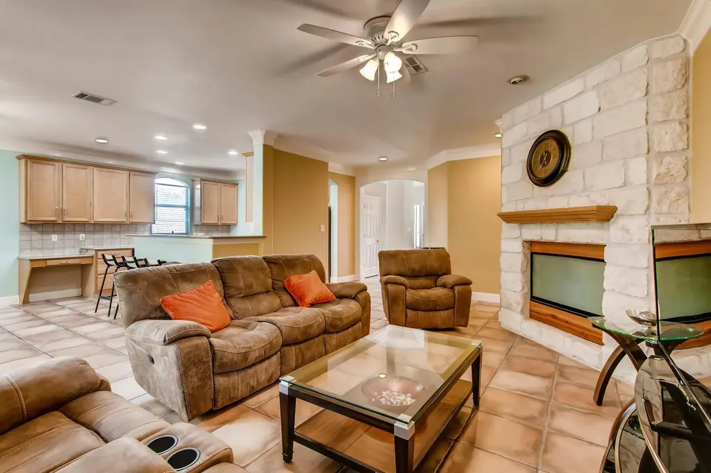 6914 Thorncliffe Drive Austin TX 78731