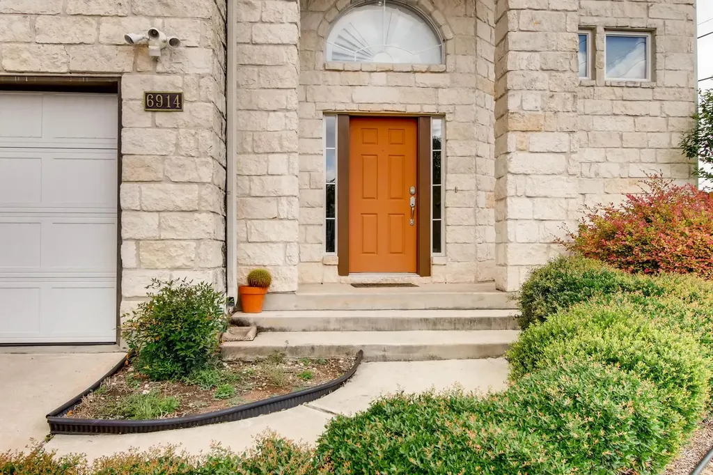 6914 Thorncliffe Drive Austin TX 78731