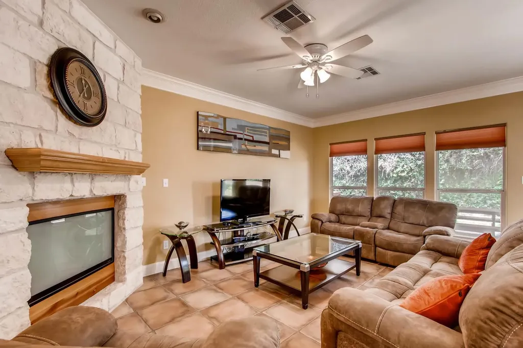 6914 Thorncliffe Drive Austin TX 78731