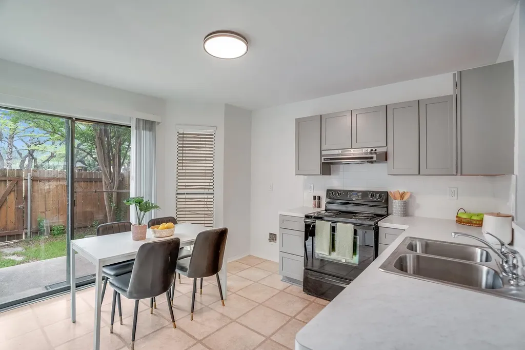 11901 Swearingen Drive Austin TX 78758