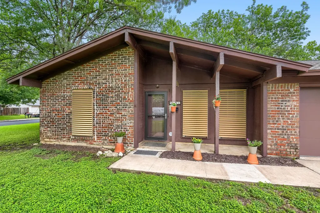 5001 Creekline Drive Austin TX 78745