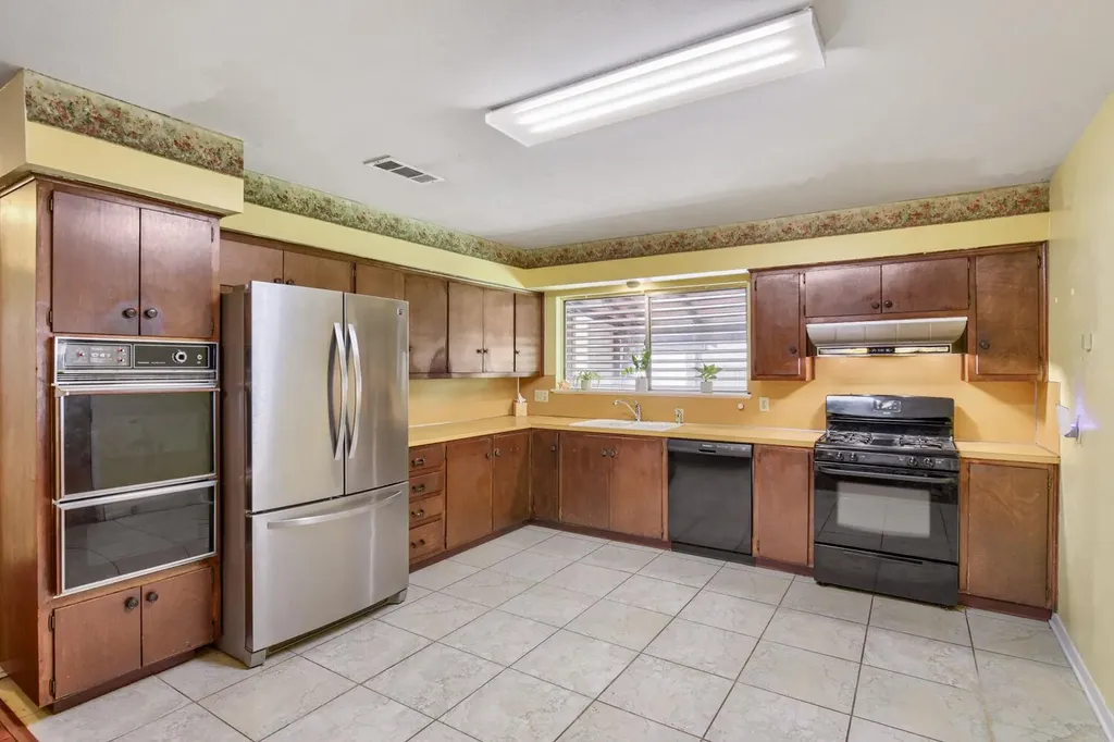 5001 Creekline Drive Austin TX 78745