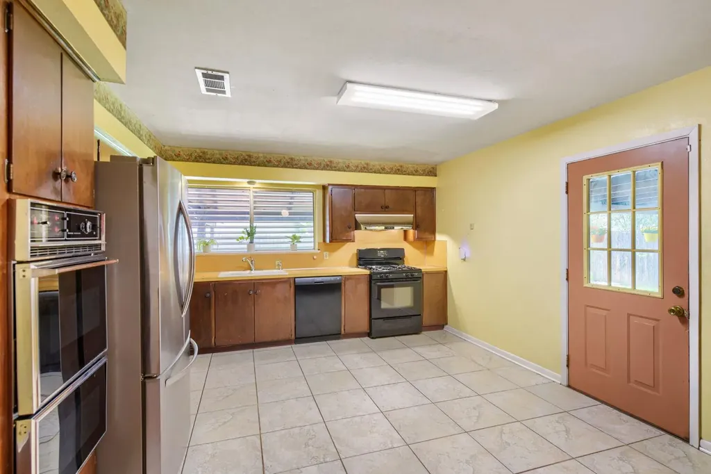 5001 Creekline Drive Austin TX 78745