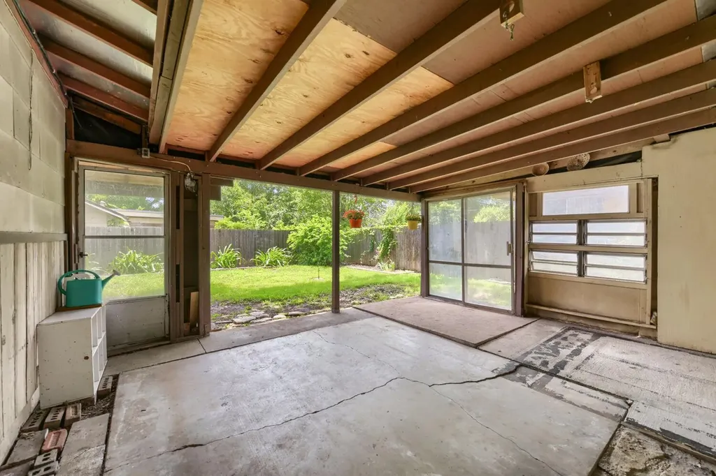 5001 Creekline Drive Austin TX 78745