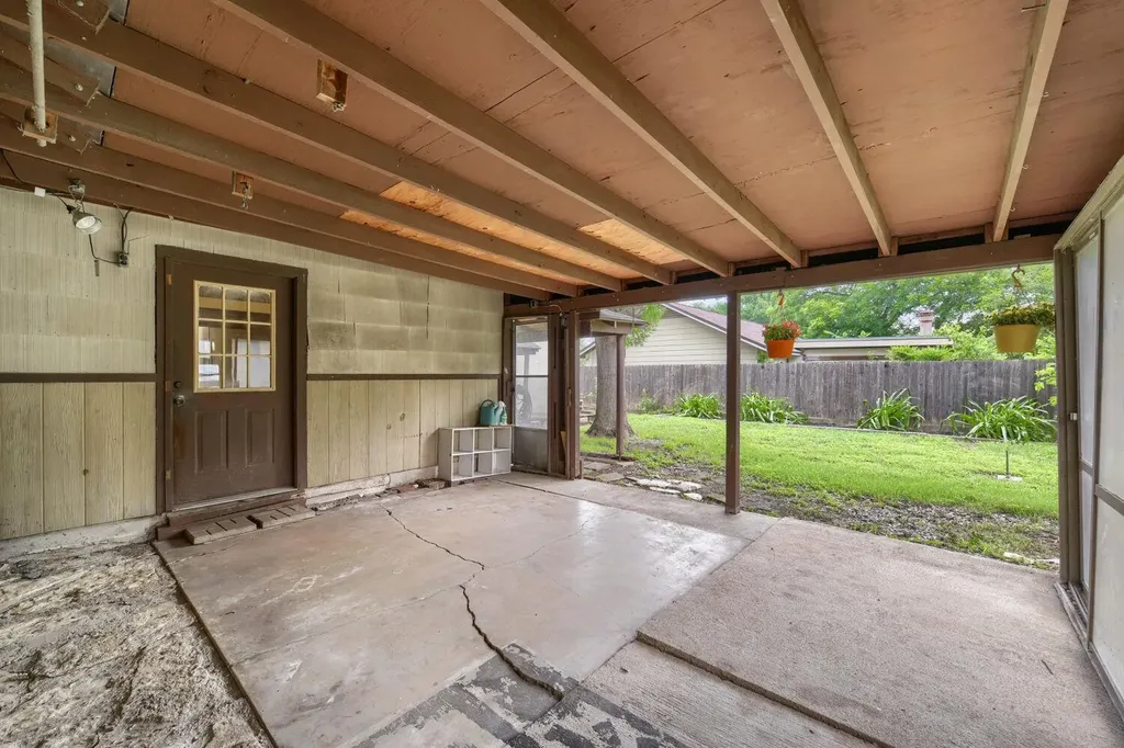 5001 Creekline Drive Austin TX 78745