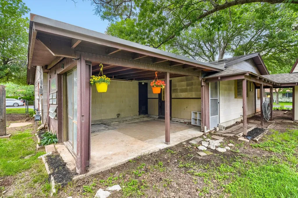 5001 Creekline Drive Austin TX 78745