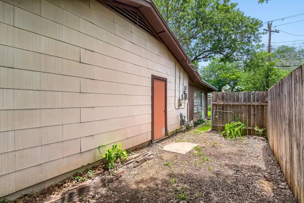 5001 Creekline Drive Austin TX 78745