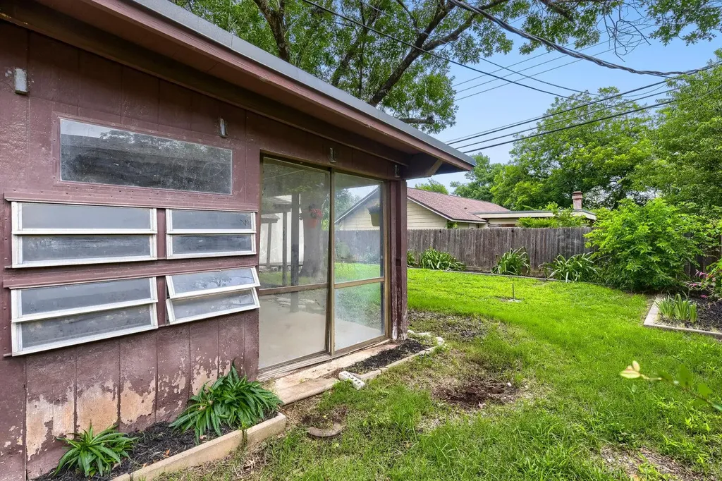 5001 Creekline Drive Austin TX 78745