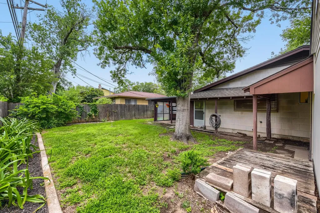 5001 Creekline Drive Austin TX 78745