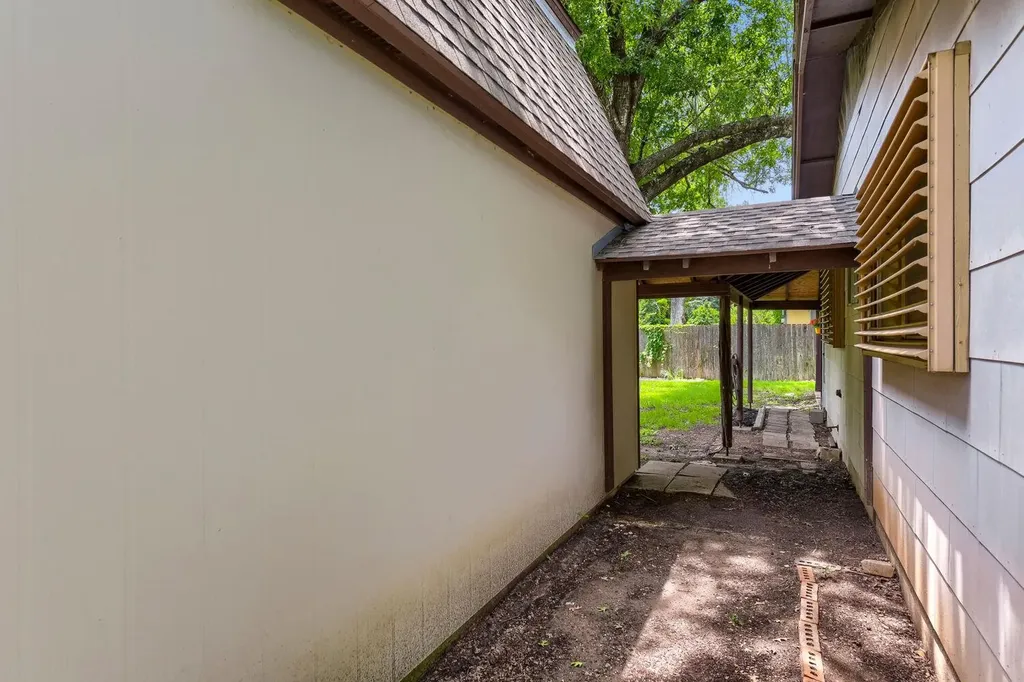 5001 Creekline Drive Austin TX 78745