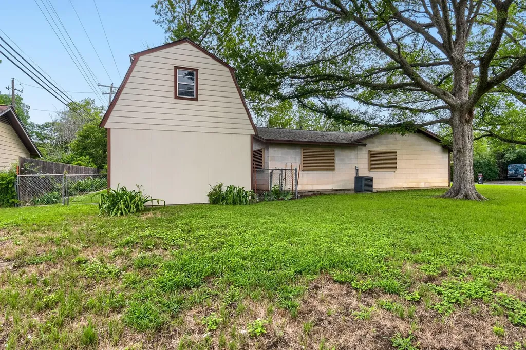 5001 Creekline Drive Austin TX 78745