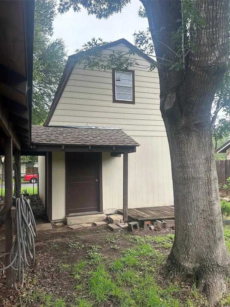 5001 Creekline Drive Austin TX 78745