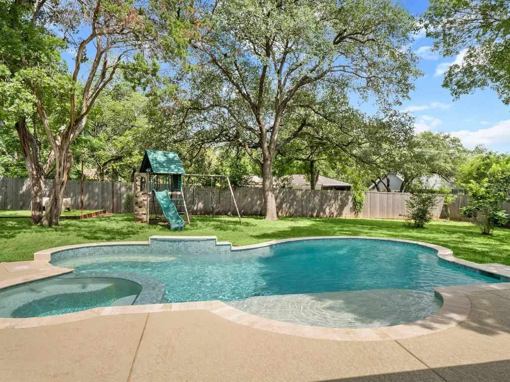 8809 Collingwood Drive Austin TX 78748