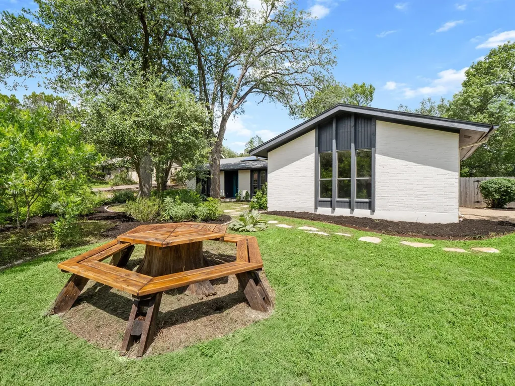 8809 Collingwood Drive Austin TX 78748