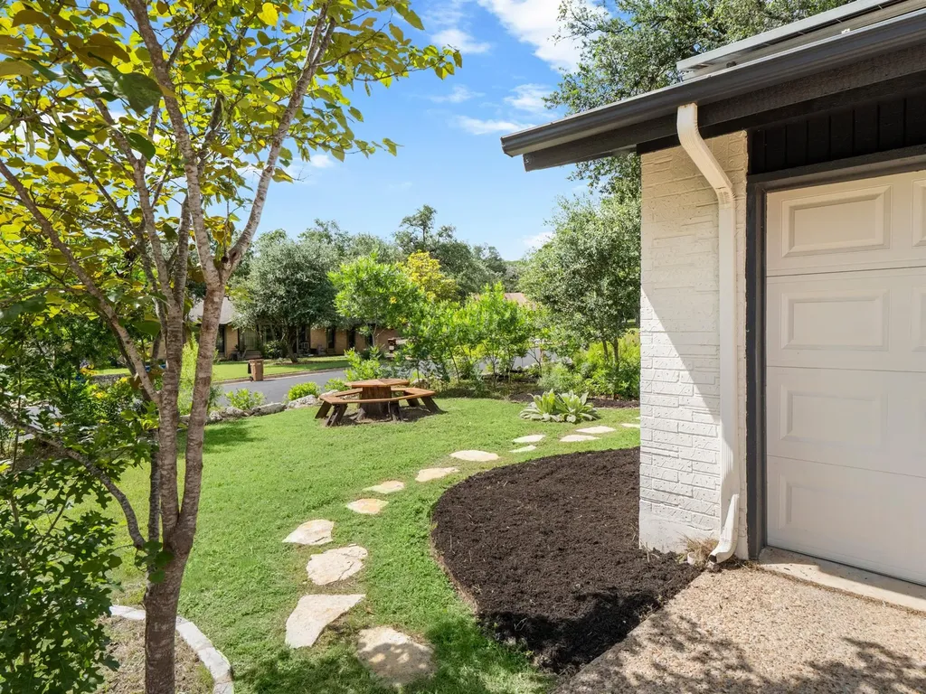 8809 Collingwood Drive Austin TX 78748