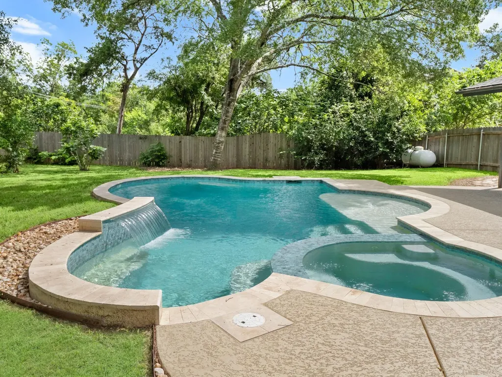 8809 Collingwood Drive Austin TX 78748
