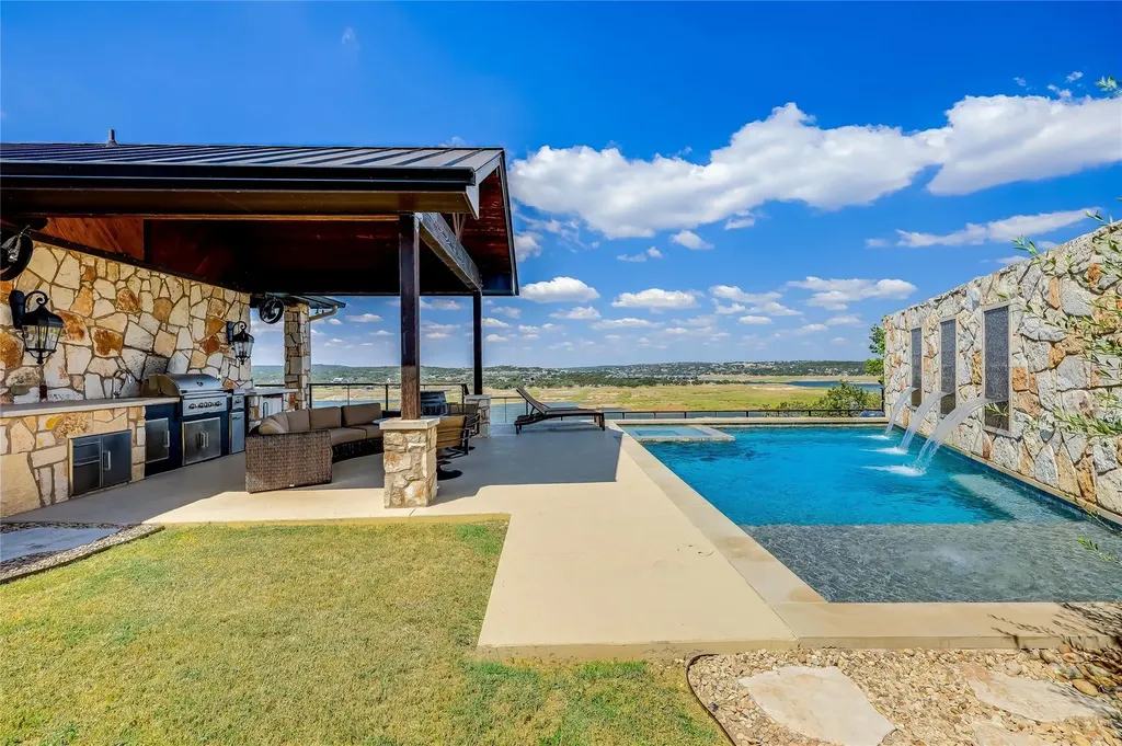 1612 Watercliffe Drive Lago Vista TX 78645