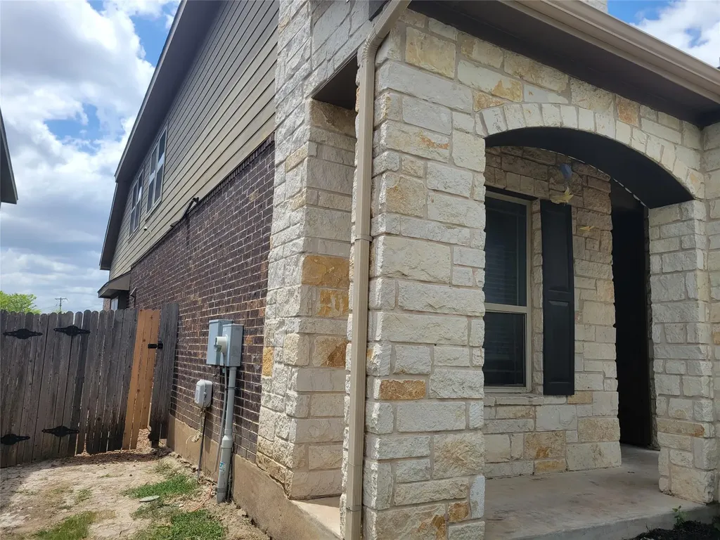 225 Shale Circle Buda TX 78610