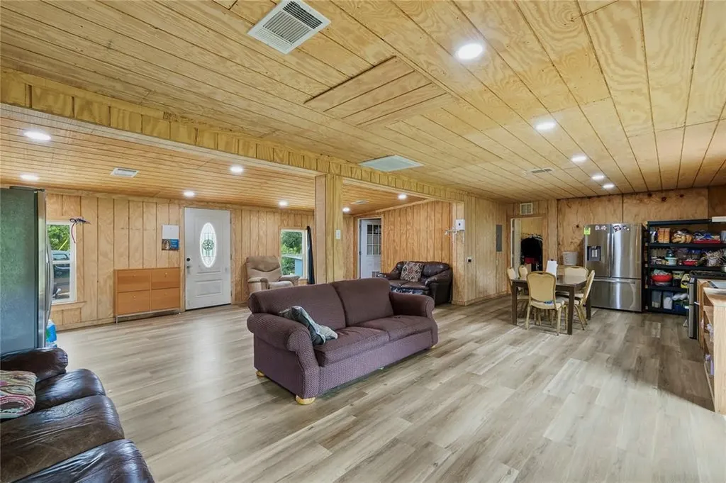 1221 Fm 812 Cedar Creek TX 78612
