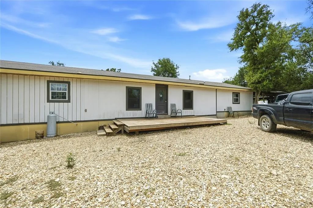1221 Fm 812 Cedar Creek TX 78612