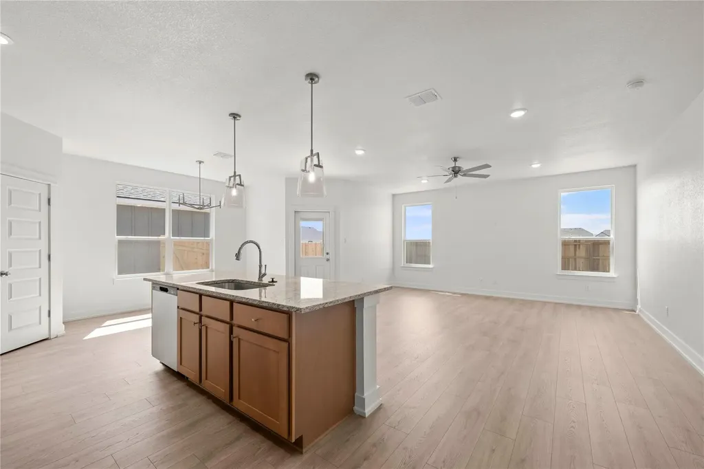544 Gus Loop Georgetown TX 78626