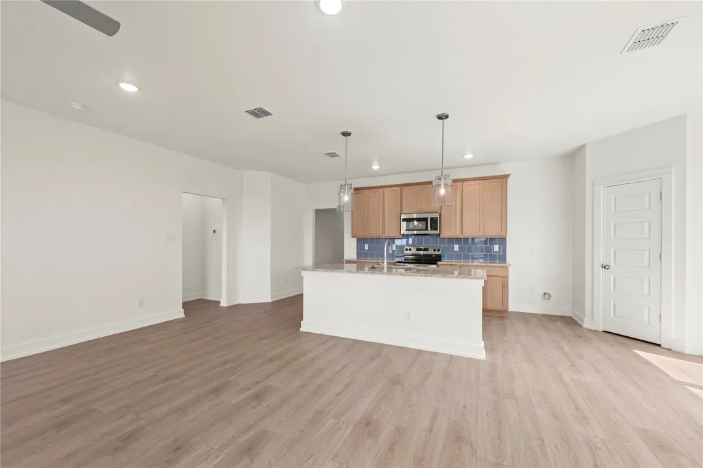 544 Gus Loop Georgetown TX 78626