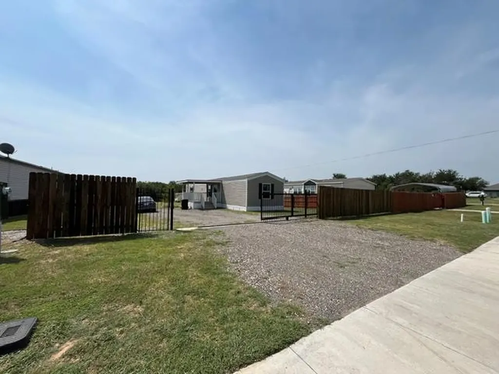 121 Sunflower Road Dale TX 78616