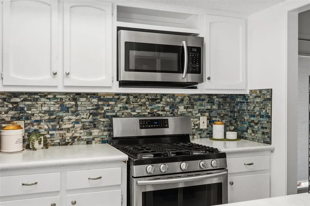 2702 Julie Cove Taylor TX 76574