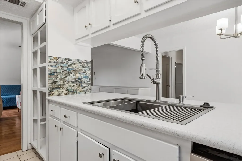 2702 Julie Cove Taylor TX 76574