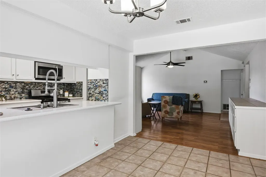 2702 Julie Cove Taylor TX 76574