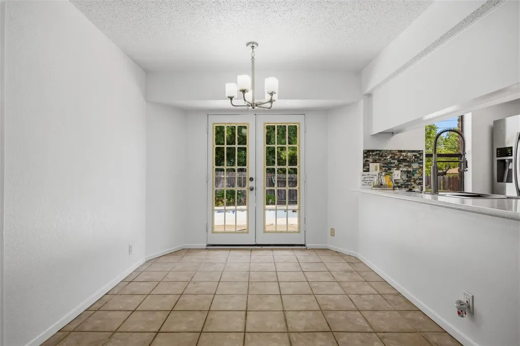 2702 Julie Cove Taylor TX 76574