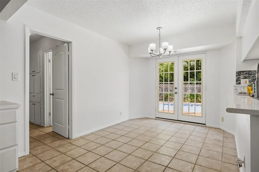 2702 Julie Cove Taylor TX 76574
