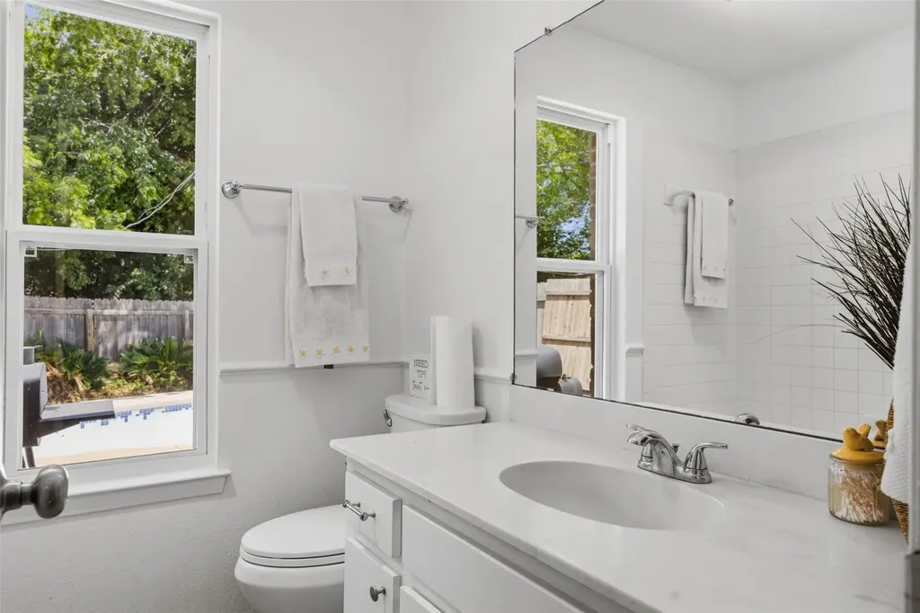 2702 Julie Cove Taylor TX 76574