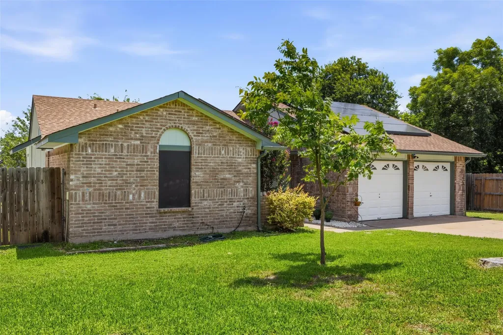 2702 Julie Cove Taylor TX 76574