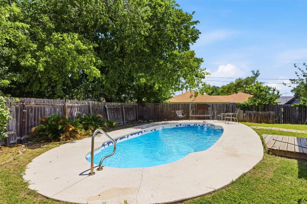 2702 Julie Cove Taylor TX 76574